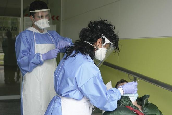 Europa aconseja administrar la dosis de refuerzo a los mayores de 40 años