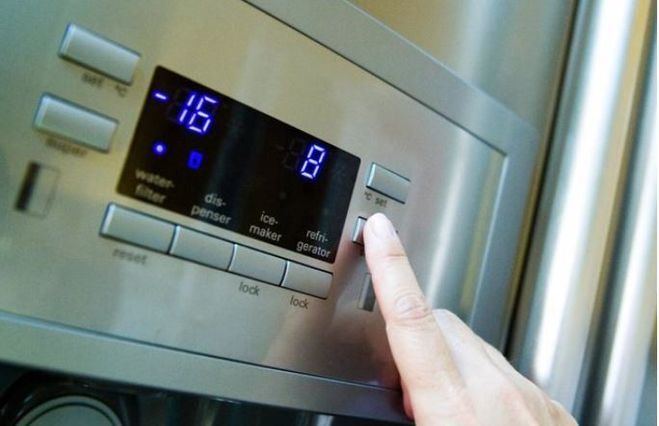 El precio de la luz vuelve este domingo a máximos históricos al situarse en 319 euros