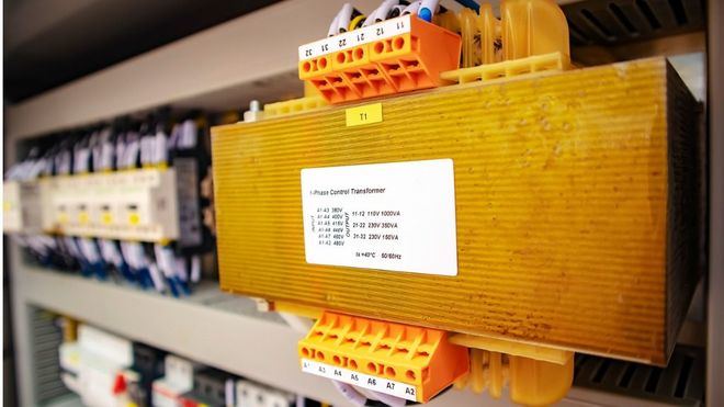 Leve descenso del precio de la luz este domingo