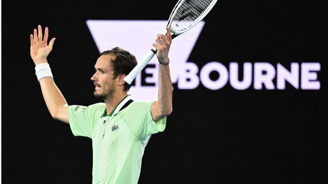 Medvedev acabó preguntando a Nadal: '¿No estás cansado?'