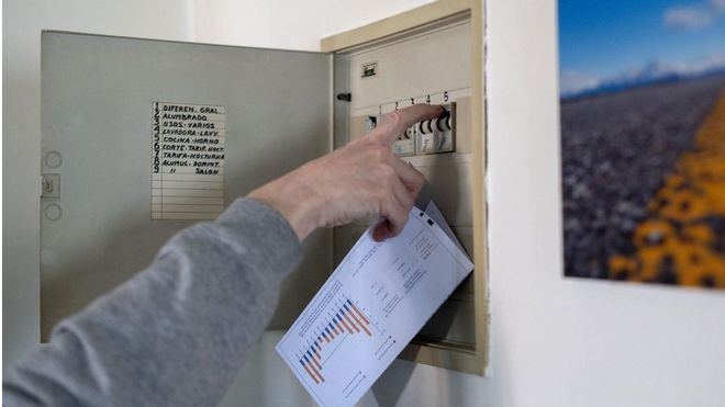 El precio de la luz registra su segunda mayor caída del año