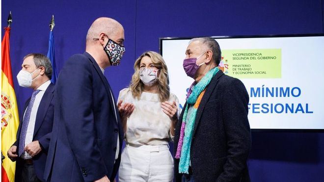 El Gobierno aprueba este martes la subida del salario mínimo a 1.000 euros