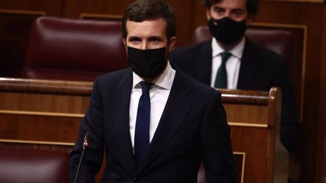 Casado abandona el Congreso entre aplausos y Sánchez descarta elecciones anticipadas