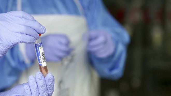 Descenso de los contagios en España, con 8.300 casos menos que el día anterior