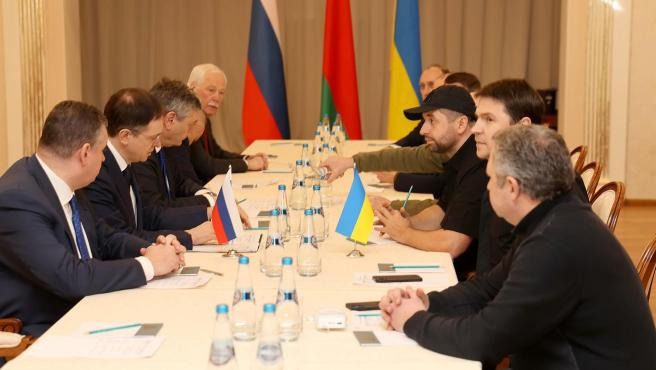 Ucrania anuncia 'ciertos avances' tras la reunión con Rusia