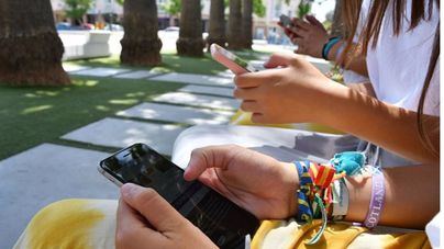 Las chicas prefieren las redes y los chicos, los videojuegos