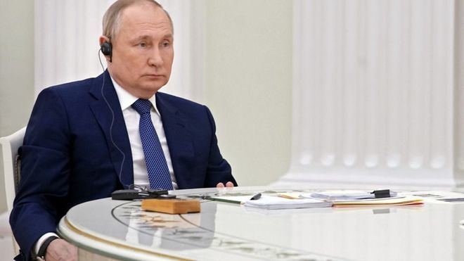 Putin advierte a Macron que 'lo peor está por llegar'