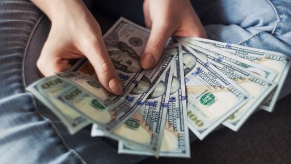Rusia impone un 'corralito' y limita a 10.000 dólares la retirada de efectivo