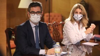 El Gobierno insiste en que habrá bajada de luz, gas y carburantes... el día 29