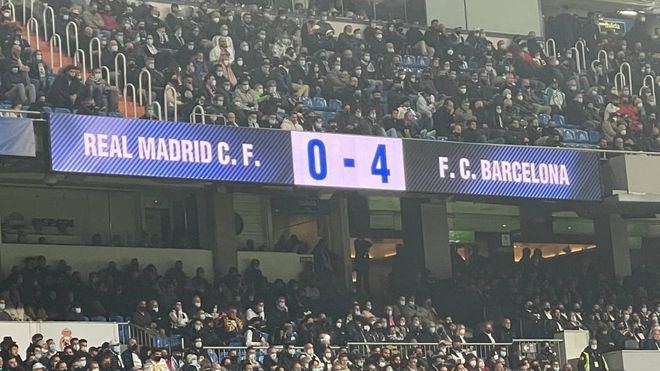 El Barça golea al Real Madrid en el Bernabéu