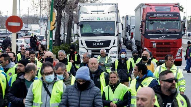'No tirar la toalla bajo ningún concepto', llamamiento a los transportistas en paro