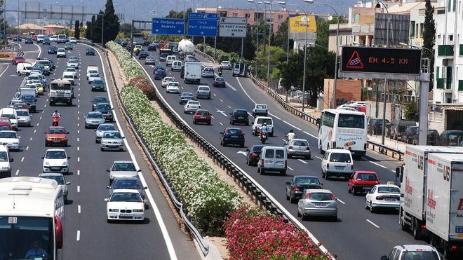 Nueva campaña de la DGT: 36 personas morirán en las carreteras en Semana Santa según el Big Data