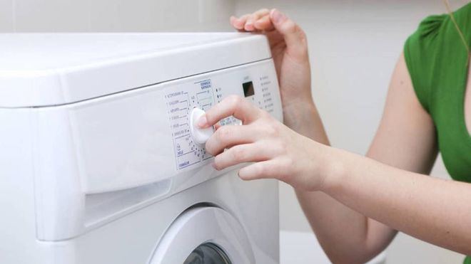 El precio de la luz se dispara este sábado un 56 por ciento y vuelve a los 240 euros