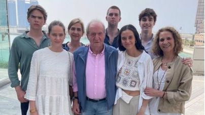 Nueva foto de Juan Carlos I con sus hijas y nietos para acallar la polémica