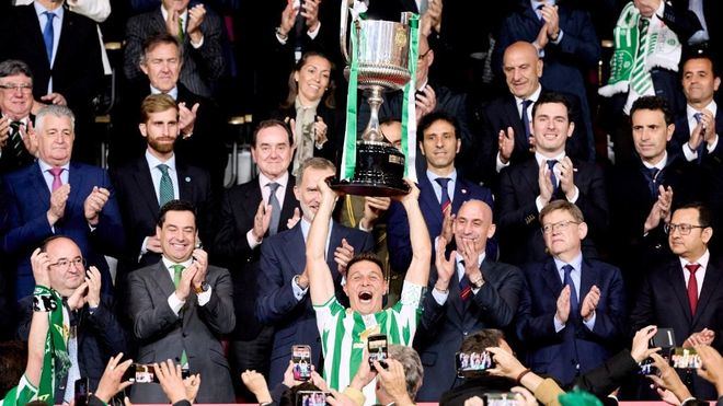 El Betis tumba al Valencia en los penaltis para levantar la tercera Copa del Rey de su historia