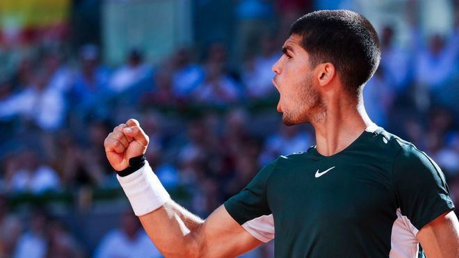 Carlos Alcaraz noquea a Djokovic y se planta en la final de Madrid
