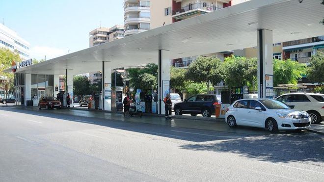 Los conductores pagan la gasolina más cara que antes del descuento del Gobierno