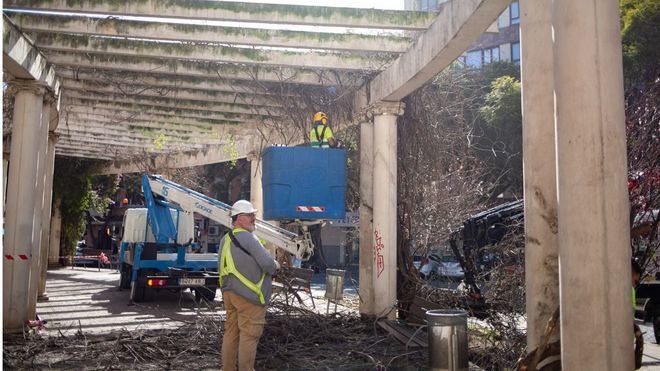 La construcción pacta una subida salarial del diez por ciento en tres años