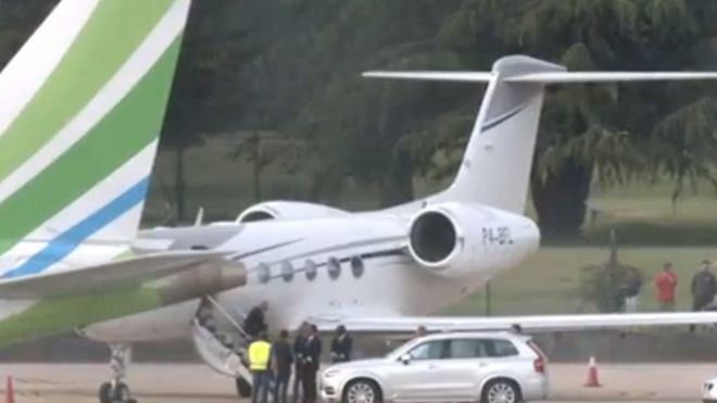 El rey emérito aterriza en Vigo tras casi dos años fuera de España