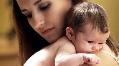 Una madre monoparental podrá disfrutar del permiso de maternidad y paternidad