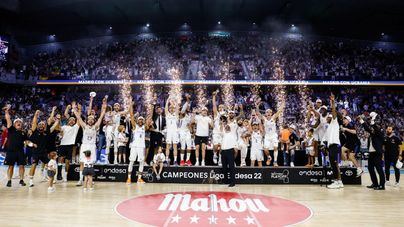 El Real Madrid alza la Liga Endesa