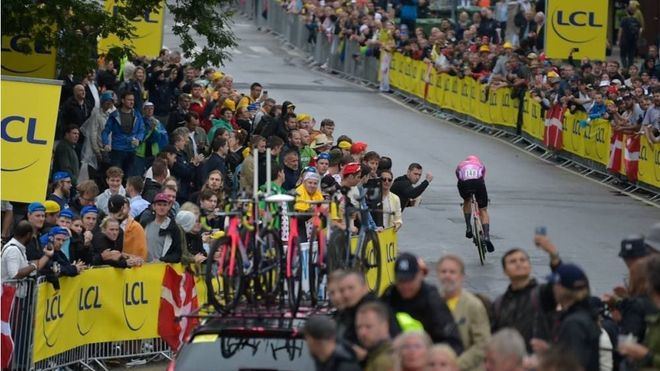 El belga Lampaert estrena el maillot amarillo del Tour
