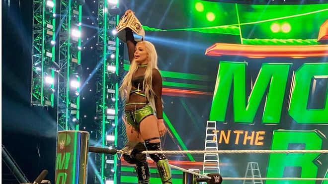 Liv Morgan se corona en Money In The Bank