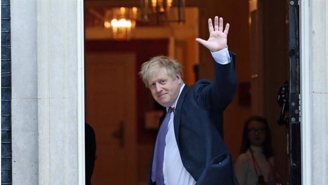 Miembros del Gabinete de Johnson acuden a Downing Street para pedirle su dimisión
