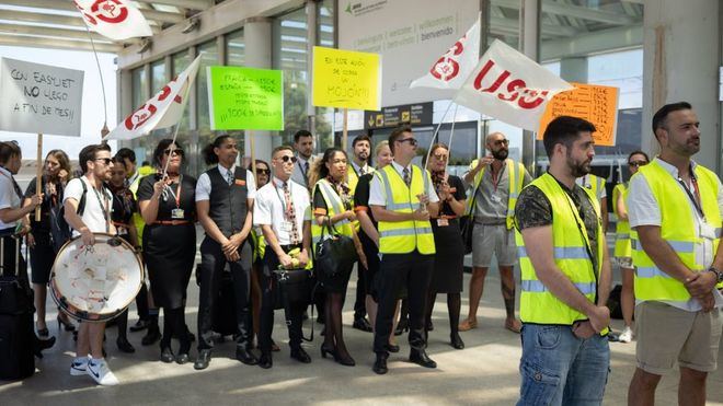 Los trabajadores de Ryanair e EasyJet mantienen la huelga