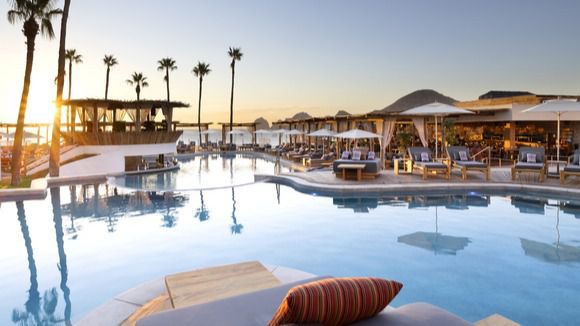 La marca ME by Meliá y Queer Destinations firman un compromiso para impulsar el turismo LGBTQ+