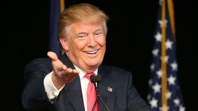 El registro de la mansión de Trump acaba con una docena de cajas incautadas por el FBI