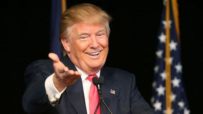 El registro de la mansión de Trump acaba con una docena de cajas incautadas por el FBI