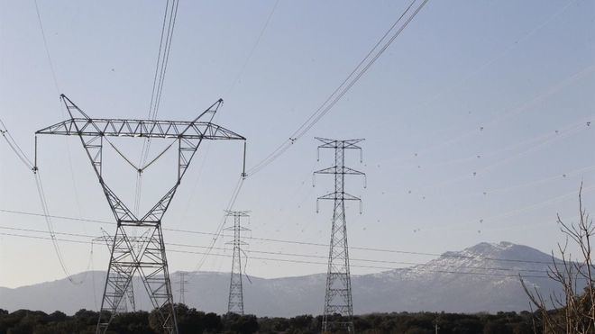 El precio de la luz superará este viernes la barrera de los 300 euros