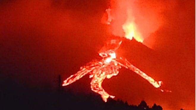Un millar de vecinos siguen sin poder volver a su casa en La Palma