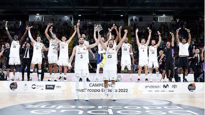 El Real Madrid alza otra Supercopa de España