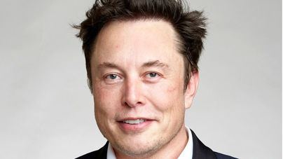 Elon Musk compra Twitter y despide a los principales directivos