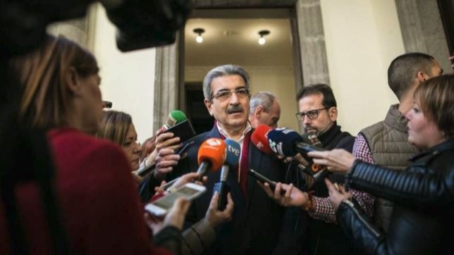 Román Rodríguez pide a CC, PP y PSOE que retiren las candidaturas a los órganos del Parlamento