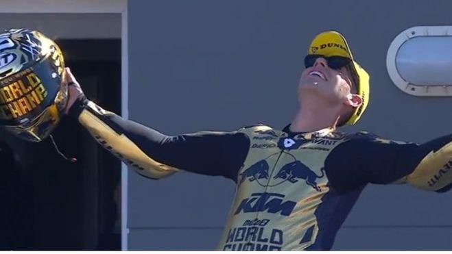 Augusto Fernández, campeón del Mundo de Moto2