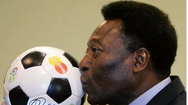 'Pelé', estable aunque bajo tratamiento