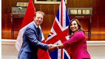 Dina Boluarte se convierte en la primera mujer que preside Perú