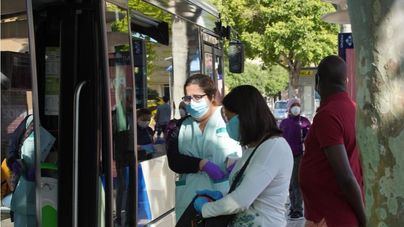 La ministra de Sanidad aboga por mantener la mascarilla obligatoria en el transporte público