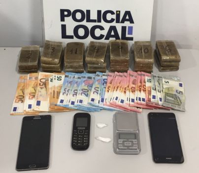 La Policía Local de Yaiza incauta más de dos kilos de droga y dinero en un locutorio de Playa Blanca