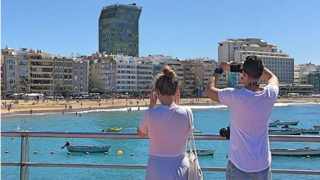 Los hoteleros canarios temen una caída del turismo nacional