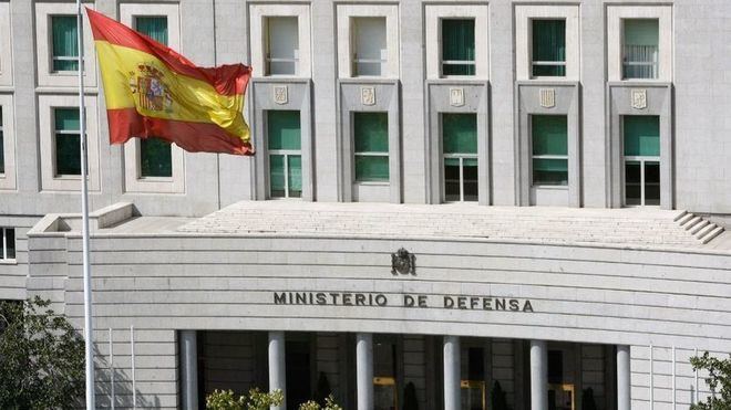 Encuentran 2 posibles paquetes bomba en el Ministerio de Defensa