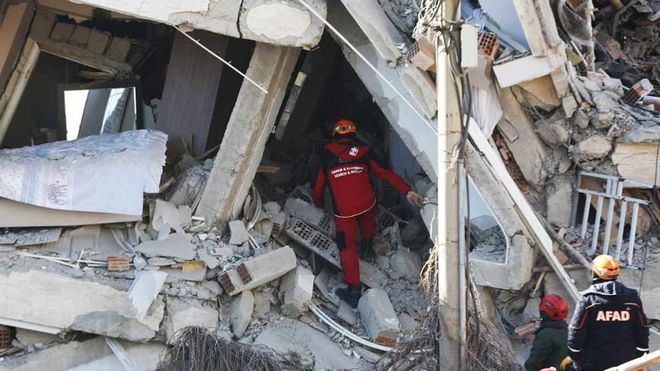 Las víctimas mortales por el terremoto de Turquía ya superan la cifra de 3.600
