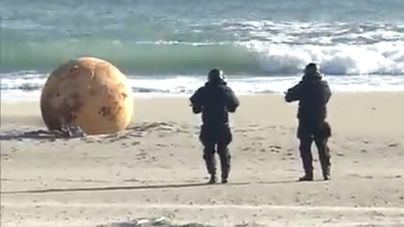 Misteriosa bola de hierro en la costa de Japón