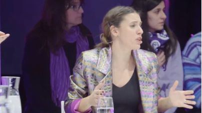 Jóvenes feministas se enfrentan a Irene Montero