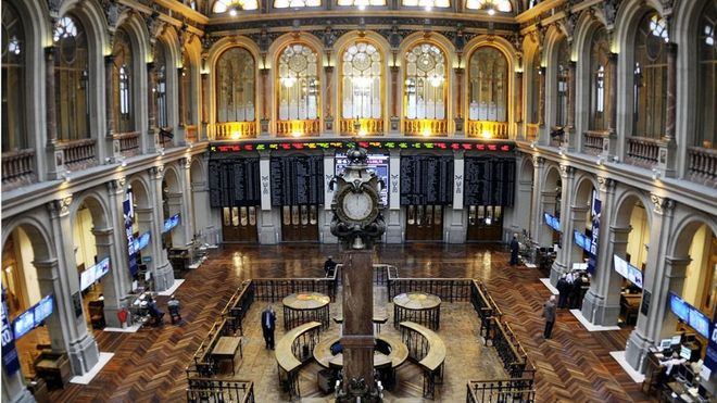 La Bolsa española se desploma por la crisis del Credit Suisse