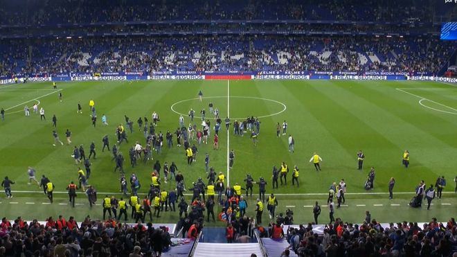 Alirón del Barça con graves incidentes en el campo del Espanyol