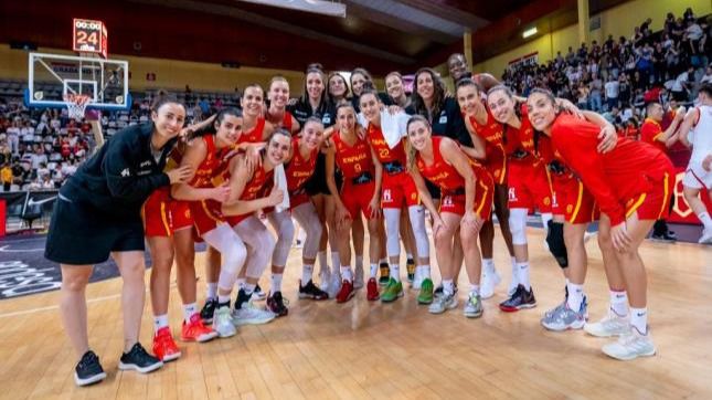 Exhibición ante China y trofeo para la España